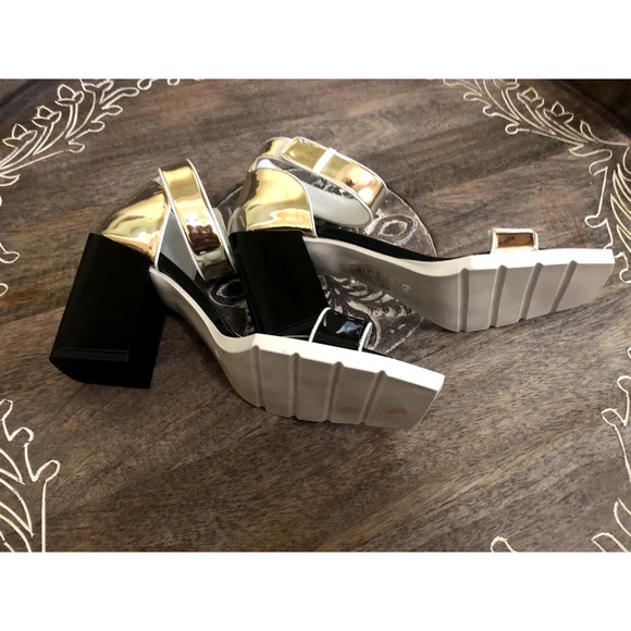 Vinci Black and White Block Heel Sandal - Picture 3 of 5